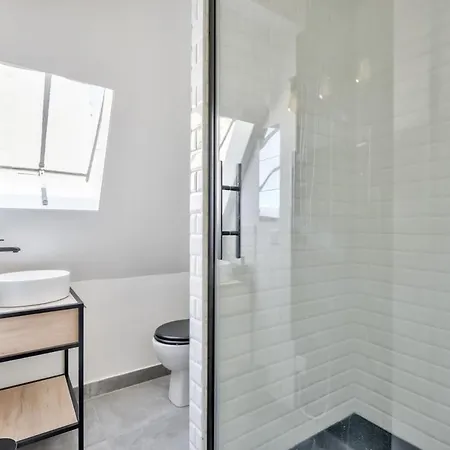 Charming Studio For 2 In The 8th District Appartement