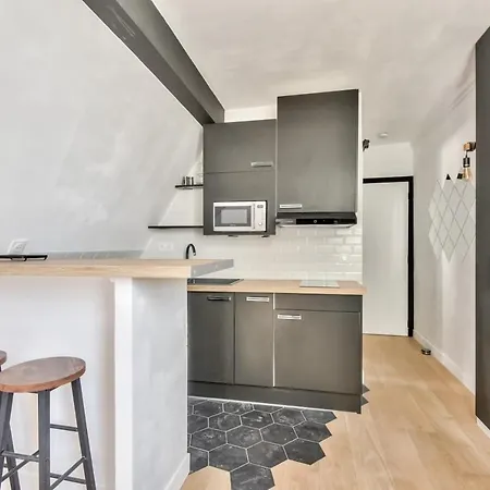 Appartement Charming Studio For 2 In The 8th District Parijs