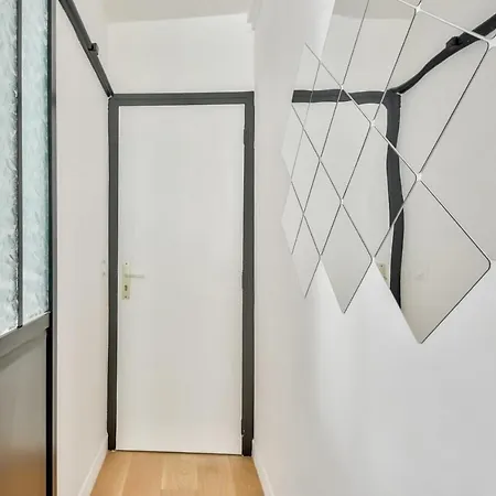 Charming Studio For 2 In The 8th District Appartement Parijs