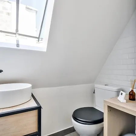 Appartement Charming Studio For 2 In The 8th District Parijs